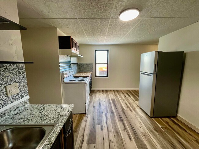 Building Photo - 702 S Washington Ave