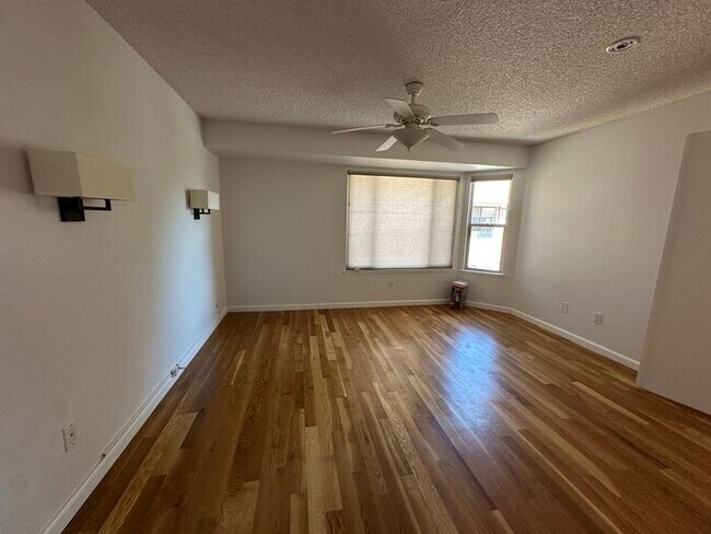 Building Photo - 2875 Idlewild Dr