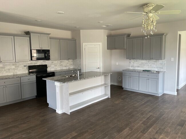 Building Photo - 413 McCoy Dr