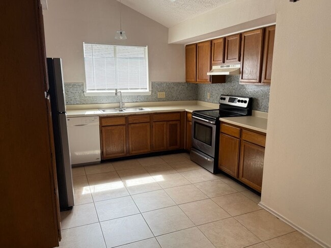 Building Photo - 5613 Countryaire