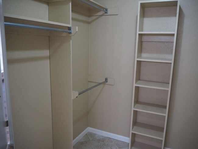 Building Photo - 1934 Maxwell Dr