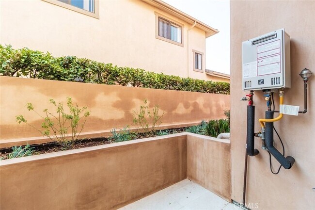 Building Photo - 1212 Viola Ave