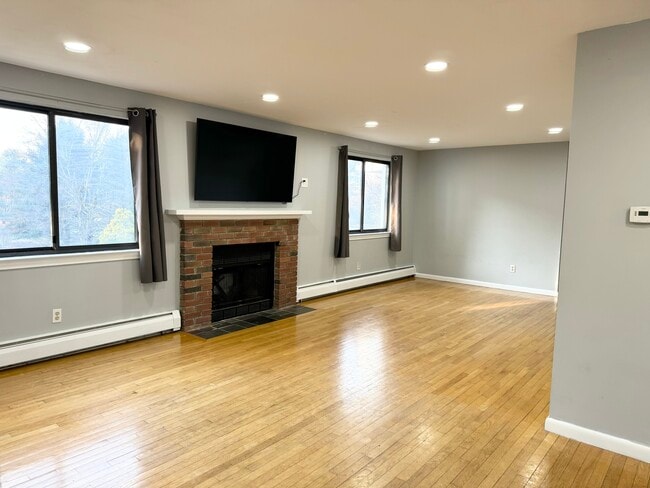 Building Photo - 12 Echo Ln