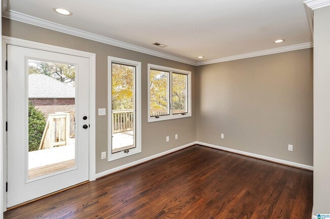 Building Photo - 2005 Chestnut Rd