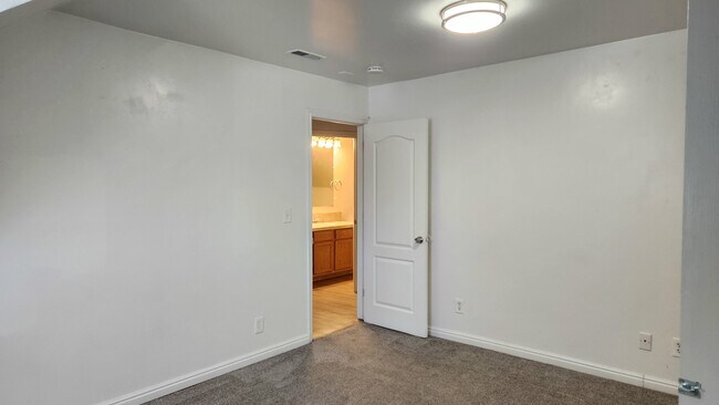 Building Photo - 773 S 400 E