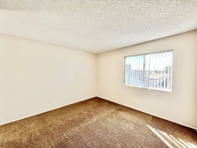 Building Photo - 4455 Vision Dr