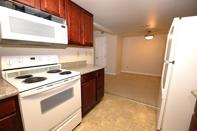 Building Photo - UPGRADED BELLA VITA 1 BEDROOM CONDO
