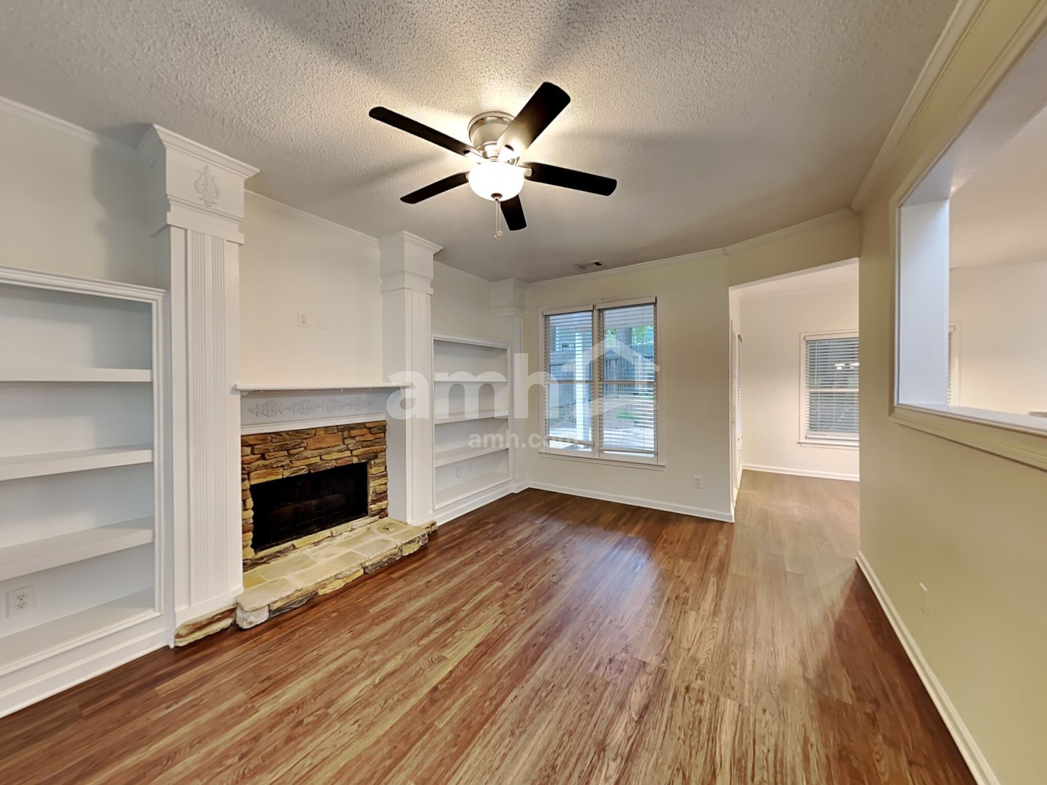 Building Photo - 403 Pine Grove Way