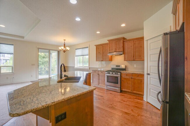 Building Photo - NEWER THREE BEDROOM IN CUL-DE-SAC