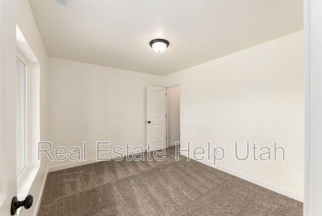 Building Photo - 488 S 700 W