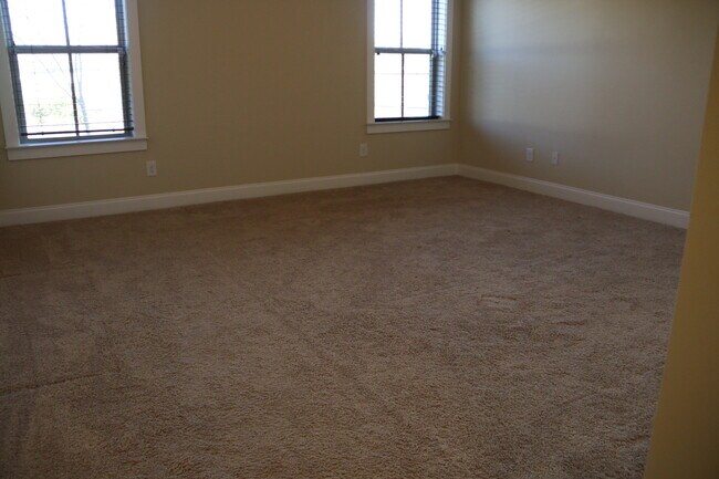 Building Photo - Executive Rental in Cypress Point S/D