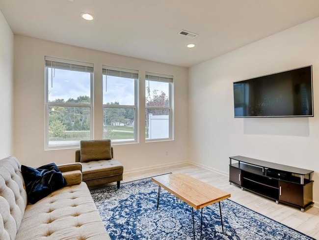 Building Photo - 718 Maggie Way