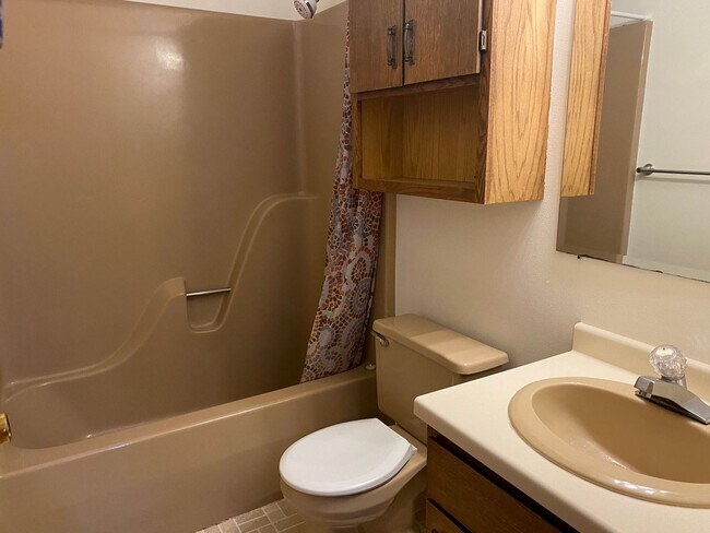 Building Photo - 4407-4409 Forest Valley Rd