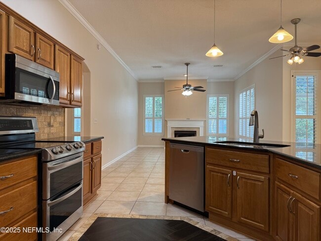 Building Photo - 12196 Lake Fern Dr