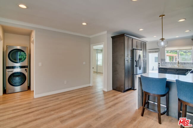 Building Photo - 2616 W 77th St
