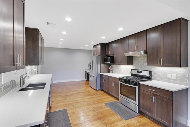 Building Photo - 3801 Laurel Ledge Ln