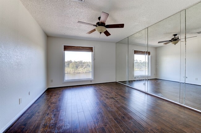 Building Photo - 2137 Casa Rio Cir