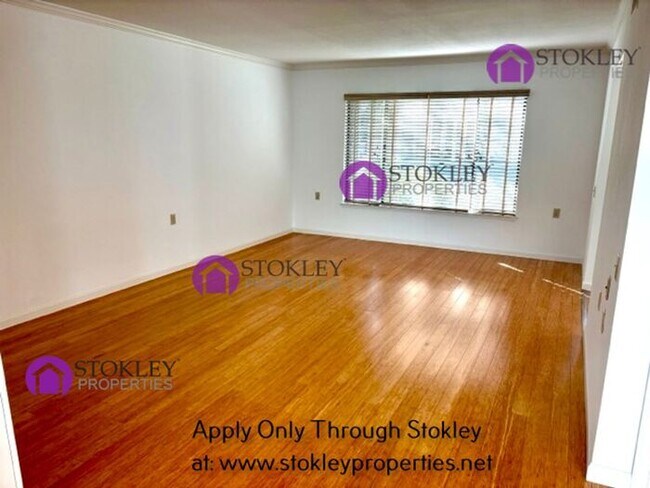 Building Photo - 1109 Fairlawn Ct