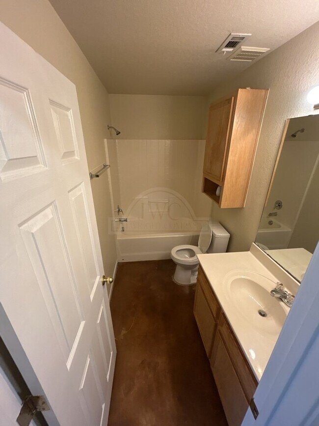 Building Photo - 3101 Yaupon Rd