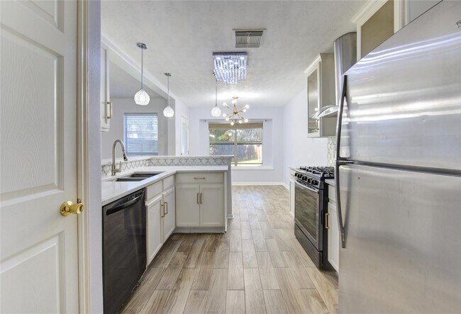 Building Photo - 19334 Strathmore Pl Ln