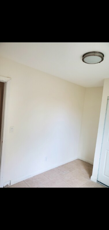 Building Photo - 1373 Holly Ave