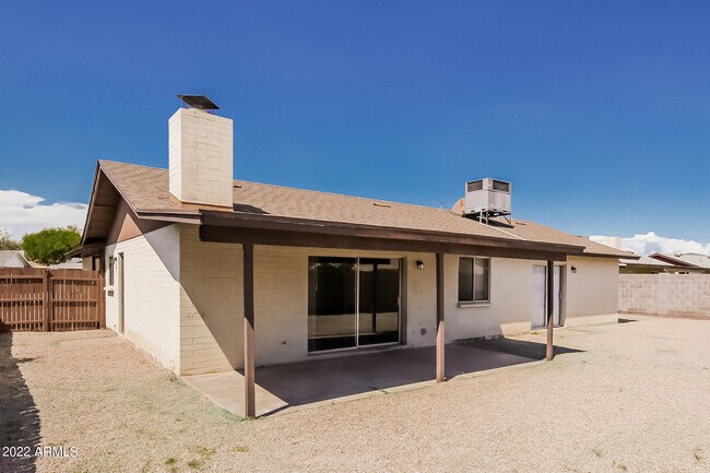 Building Photo - 337 W Kristal Way
