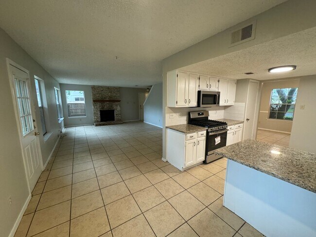 Building Photo - 4204 Everest Ln