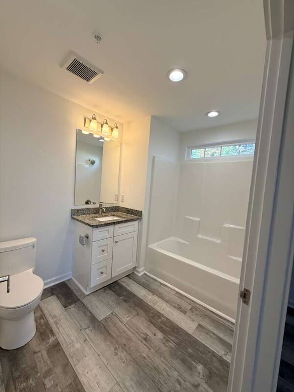 Building Photo - 171 Charter Dr