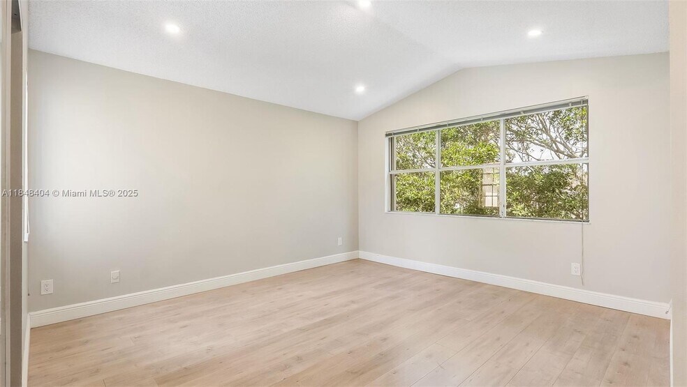 Building Photo - 909 Garnet Cir