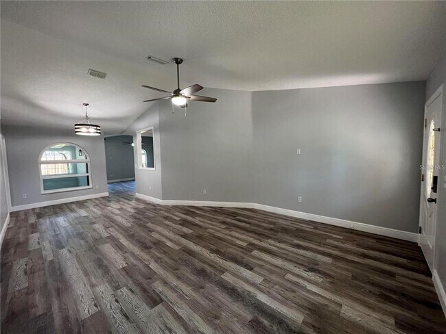 Building Photo - 9930 Chesham Dr