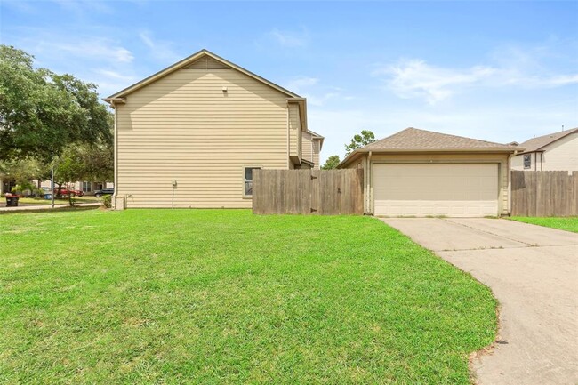 Building Photo - 6206 Scotchwood Dr