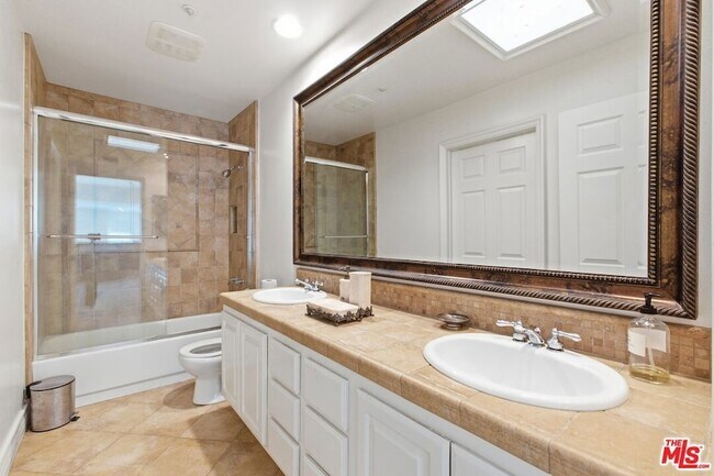 Building Photo - 6003 County Oak Rd