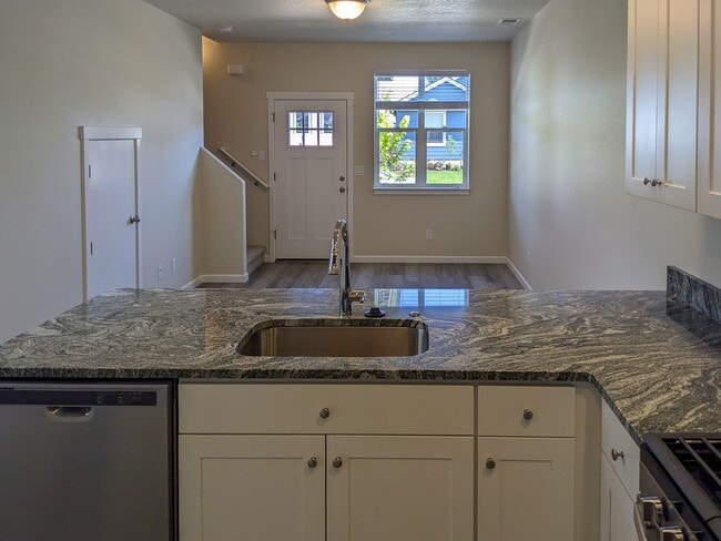 Building Photo - 1871 SE Mulberry Ave