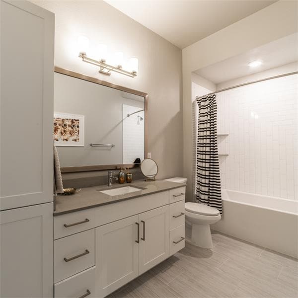 Building Photo - 1300 W 5th St