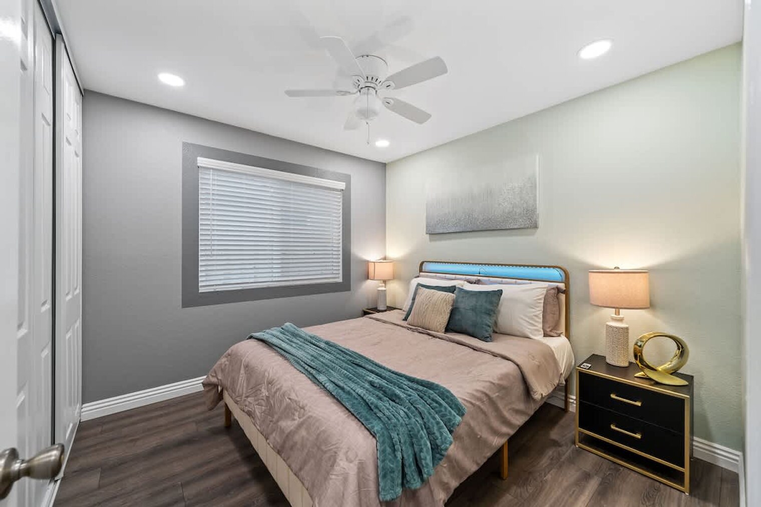 Building Photo - 10983 Parkdale Ave