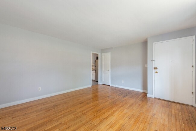 Building Photo - 445 Morris Ave