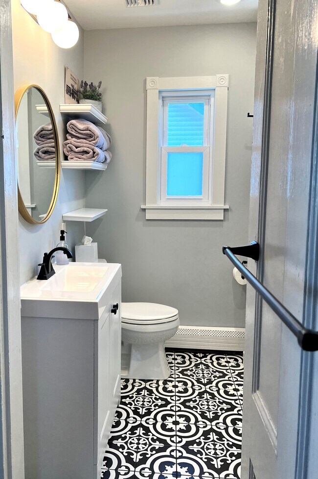 Building Photo - 14 Parry Ave