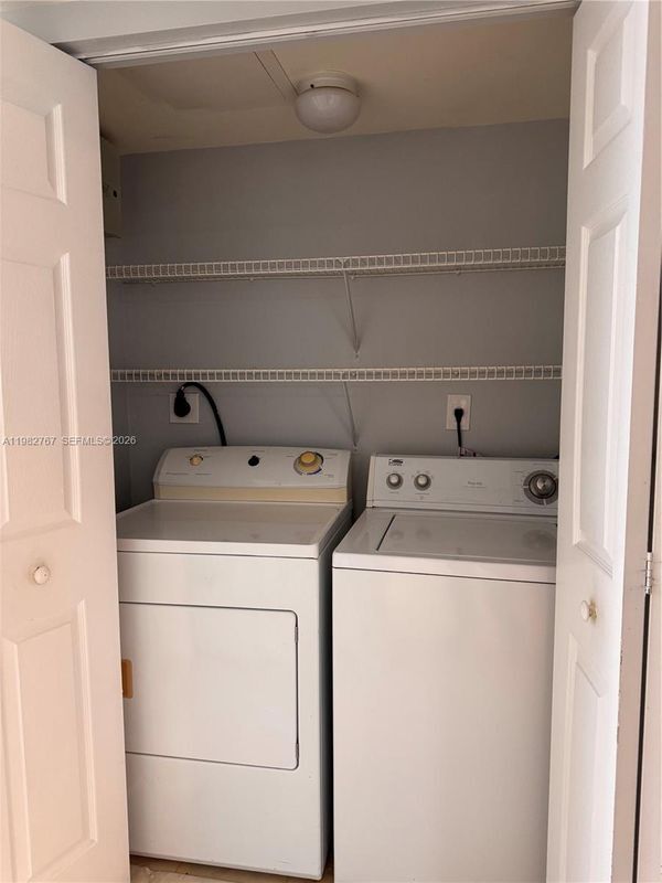 Building Photo - 655 SW 111th Way