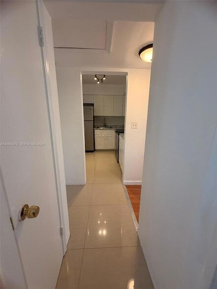 Building Photo - 20200 NE 27th Ct