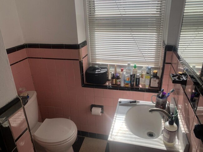 Bathroom - 1202 S Wilton St