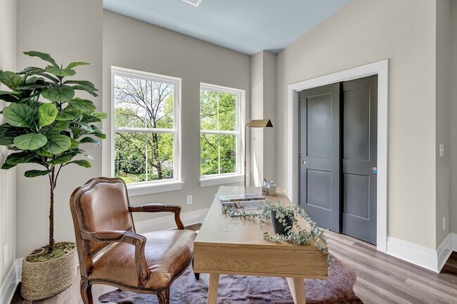 Building Photo - 1002 Noble Lp