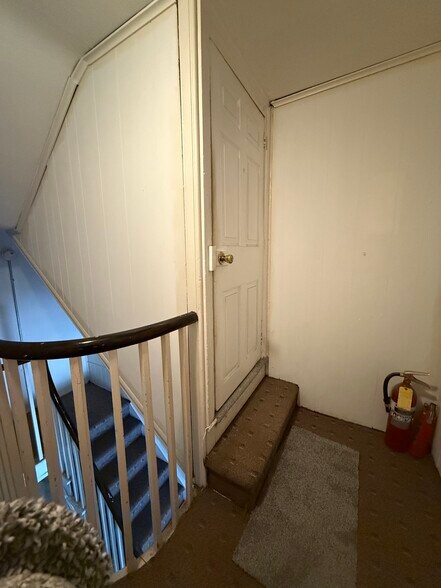 Building Photo - 700 Hedgerow Dr