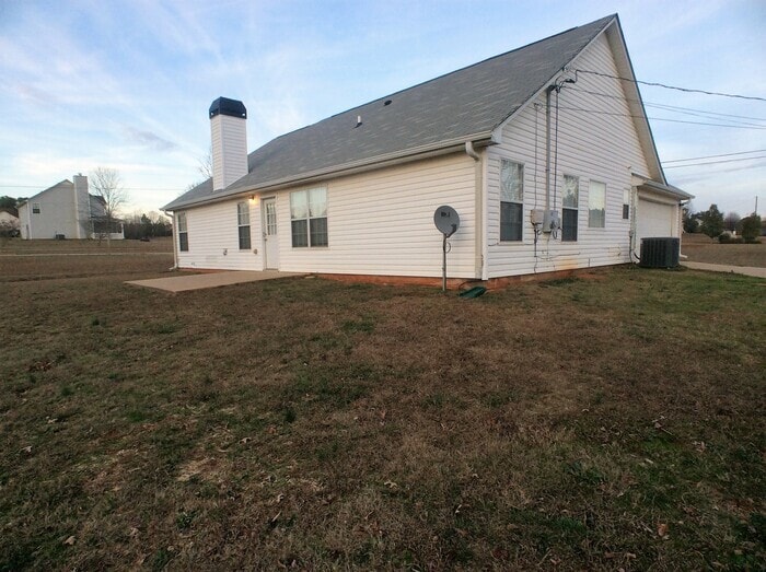 Building Photo - 2266 Stroud Rd
