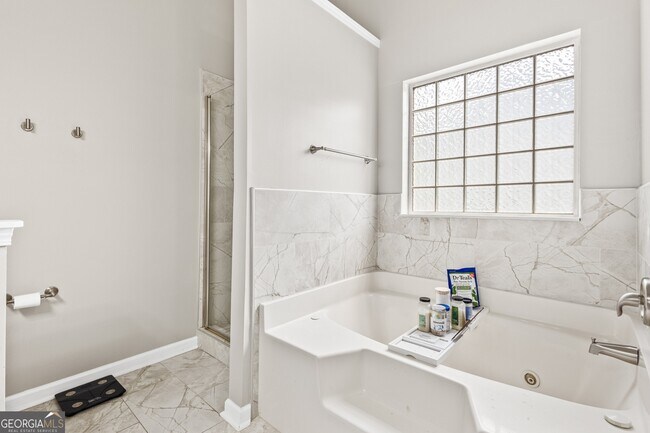 Building Photo - 7155 Laurel Creek Dr