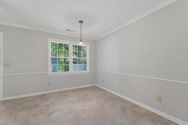 Building Photo - Charming Mount Pleasant Townhouse