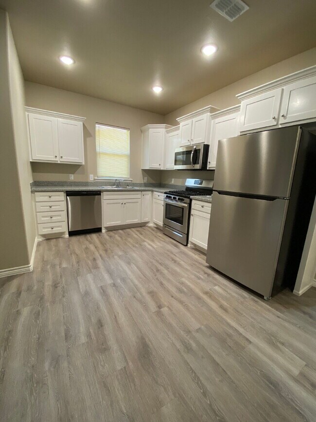 Building Photo - 3/2/2 in Frenship ISD!