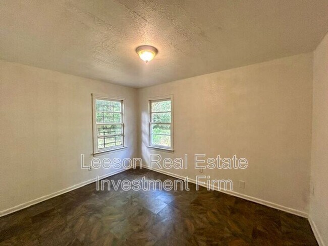 Building Photo - 307 W 71st St