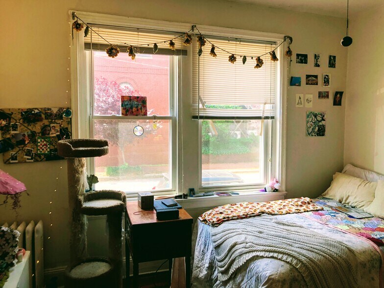 Bedroom 1 - 1424 Grove Ave