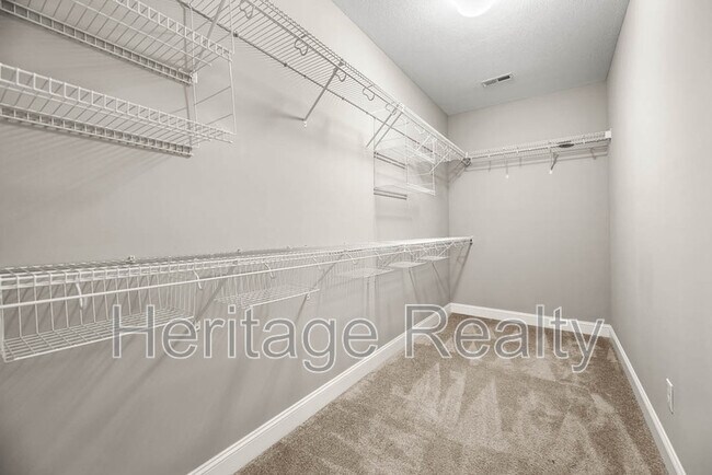 Building Photo - 925 Brookwood Ln