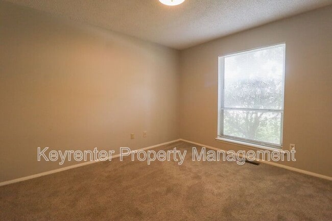 Building Photo - 6135 S Troost Ave